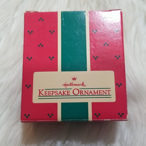 Vintage Hallmark Keepsake Ornament Snow-pitching Snowman 1985 - Picture 2 of 5